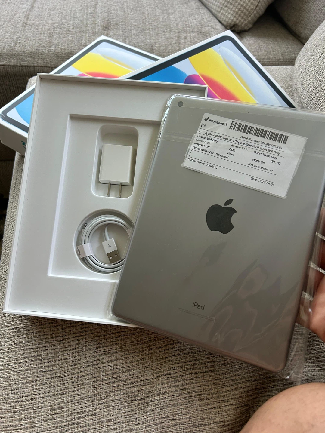 Apple iPad 6th Gen 32GB Wi-Fi Space Gray - photo 2