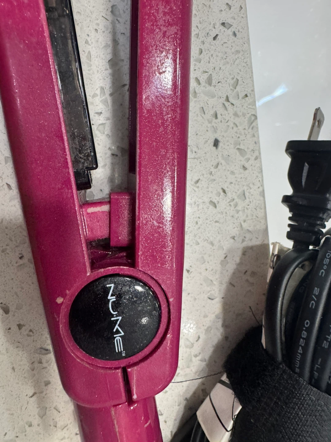 NuMe HB063 Professional Hair Straightener - photo 2