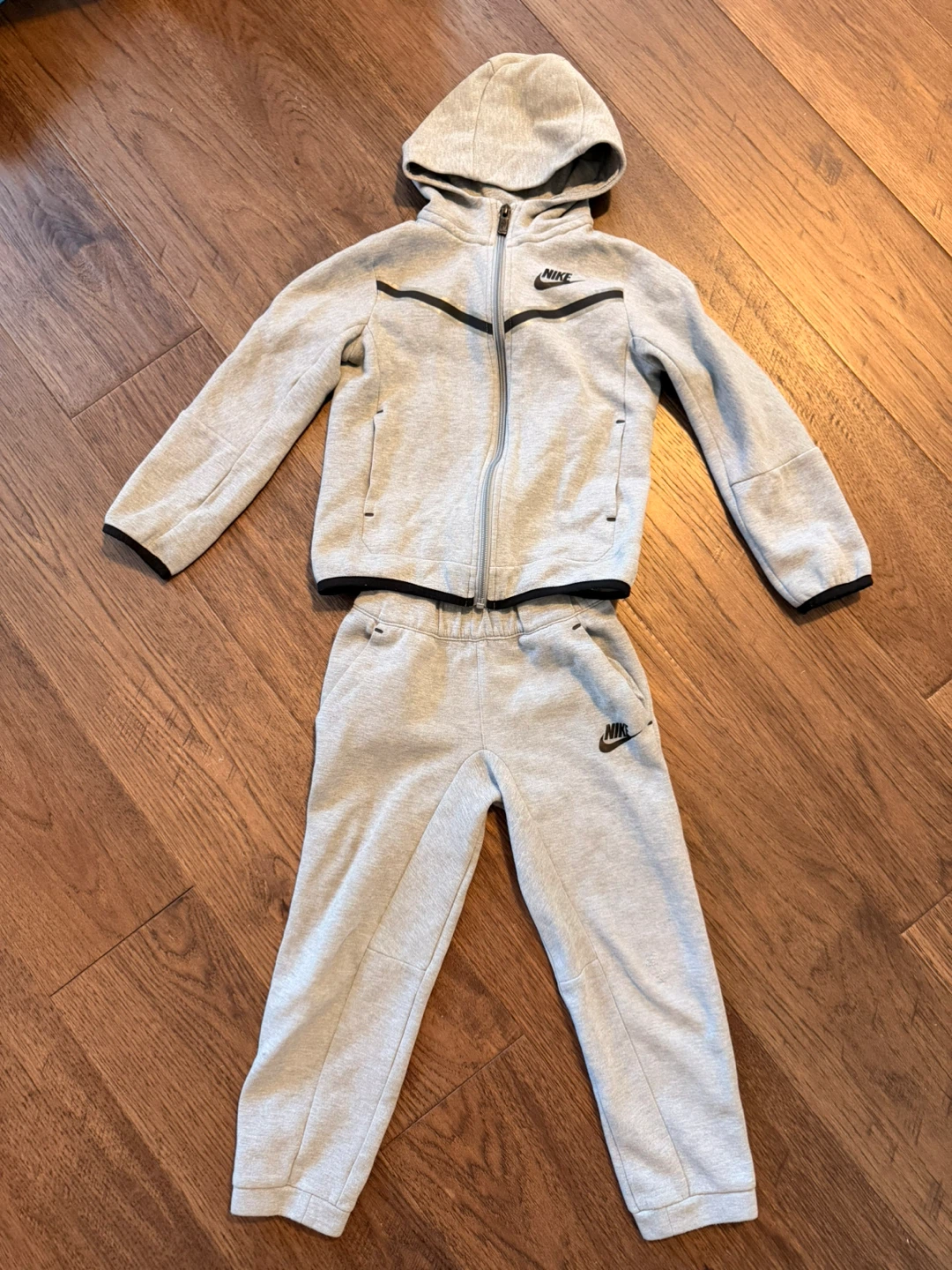 Grey Nike Tech Fleece Set (size 5-6)