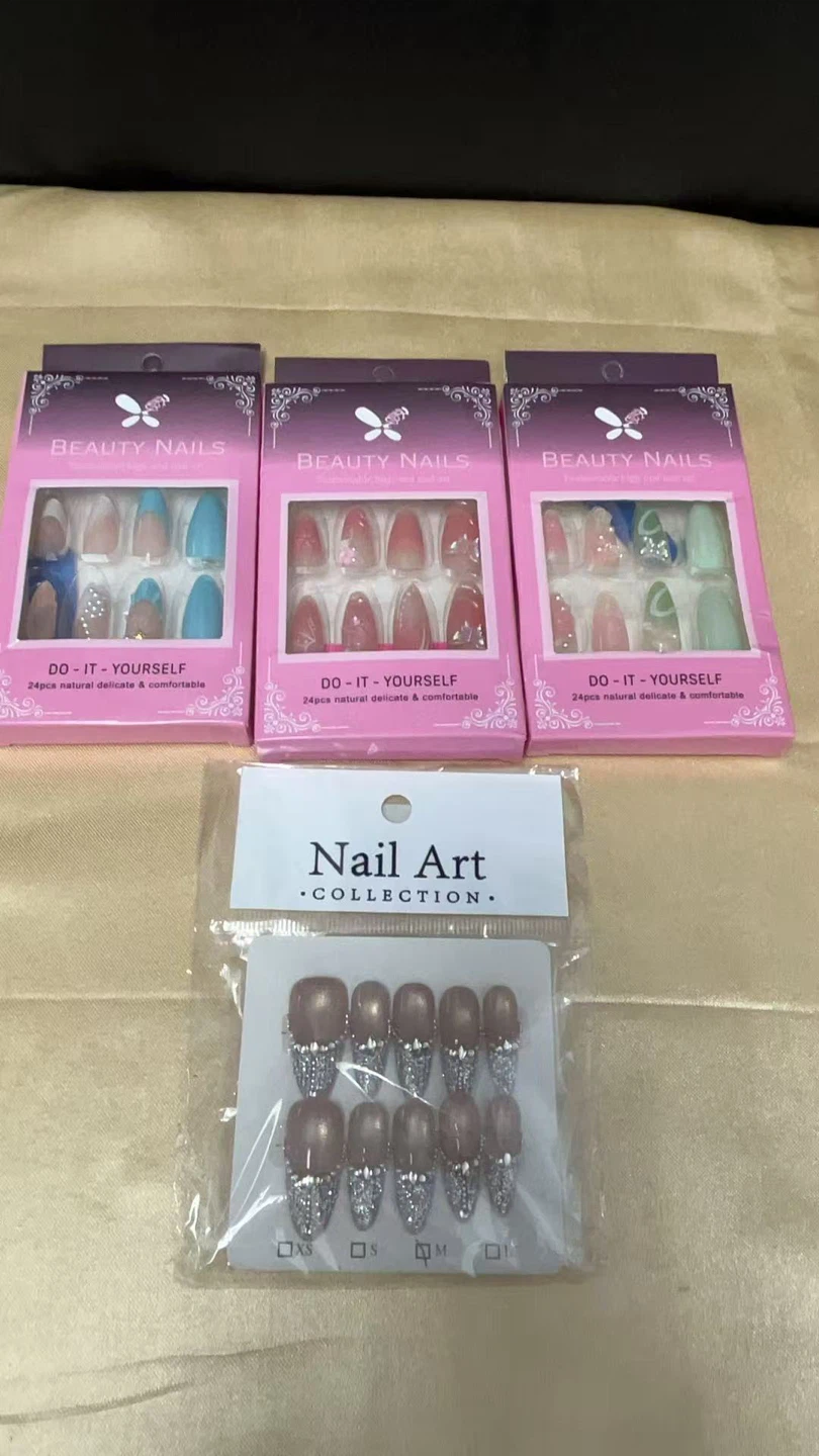 Fashionable High-end Nail Art - Set of 4