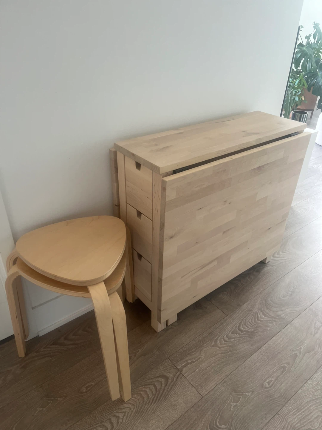 Light Wood Drop-Leaf Dining Table with 2 Stools - photo 4
