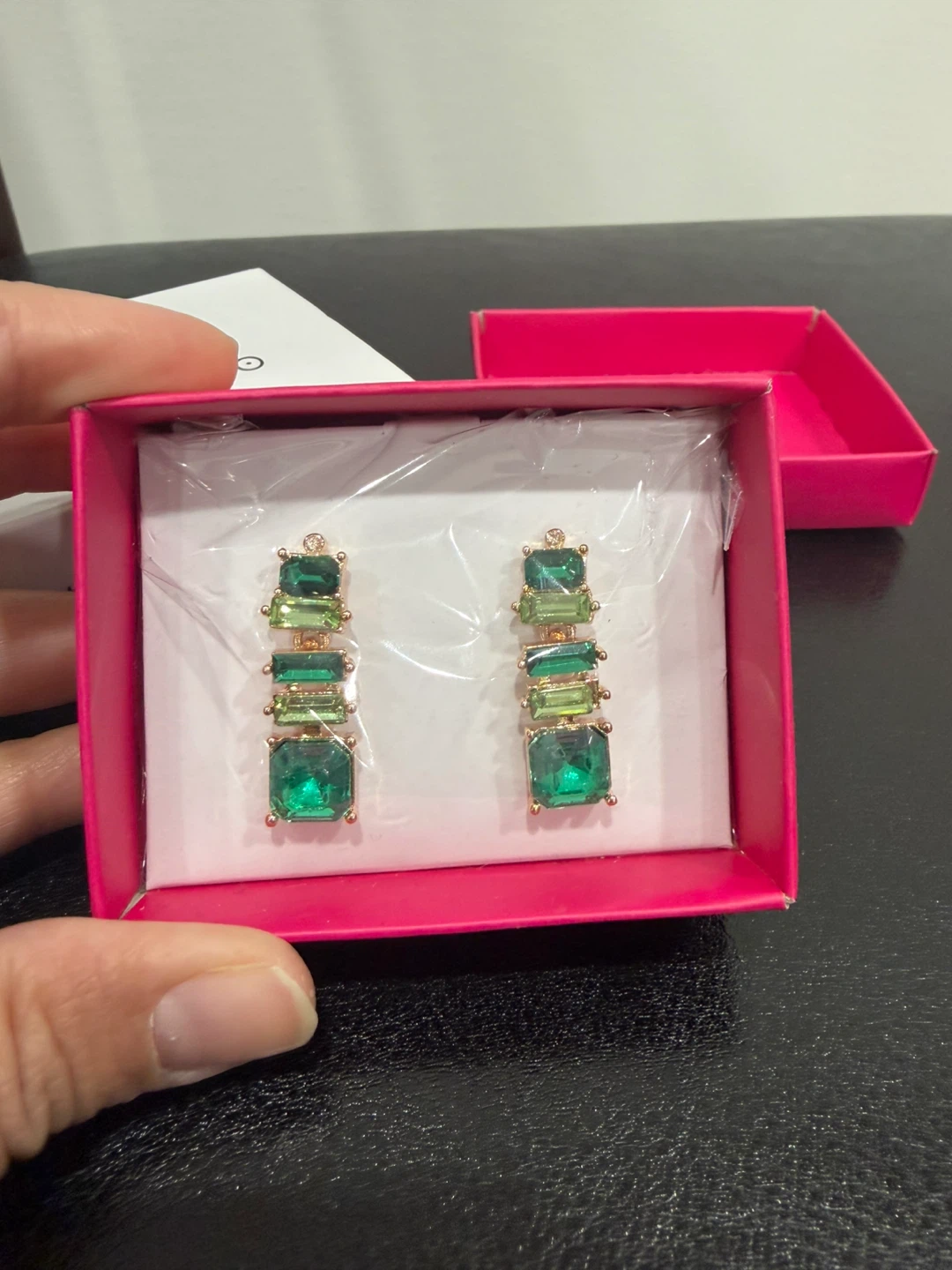 HUE WHISPERS EARRINGS - GREEN