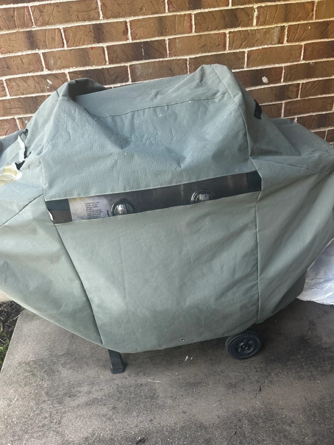 Gas grill with cover and propane tank - photo 2