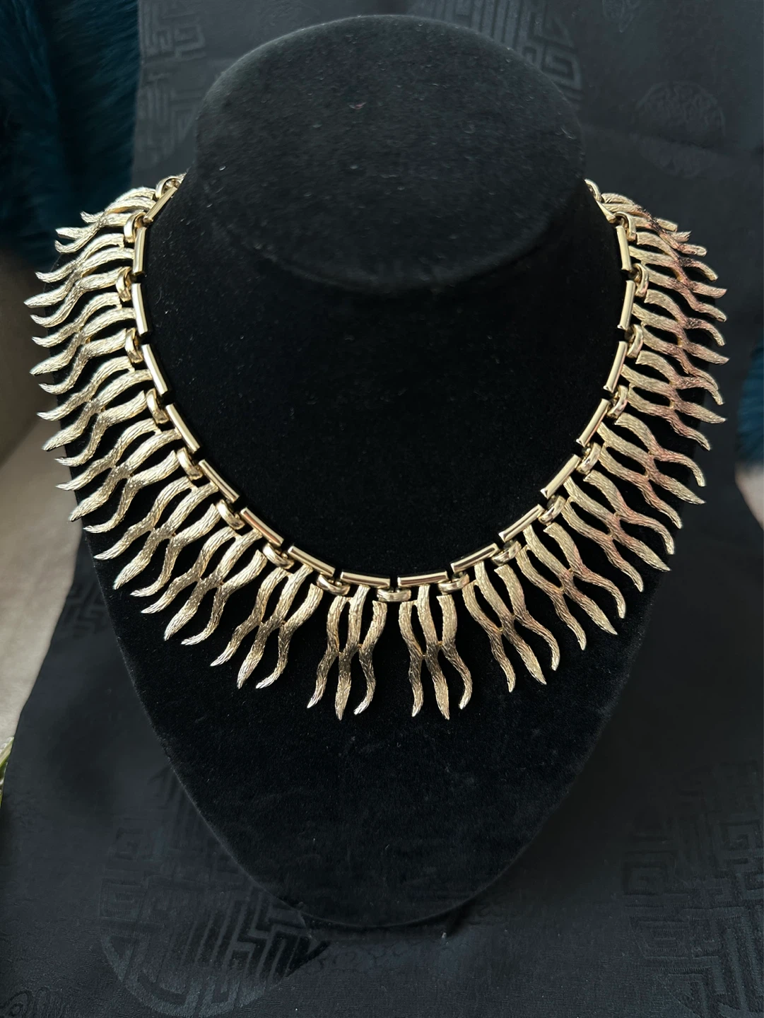 Vintage Monet Gold Tone Flame Link Necklace