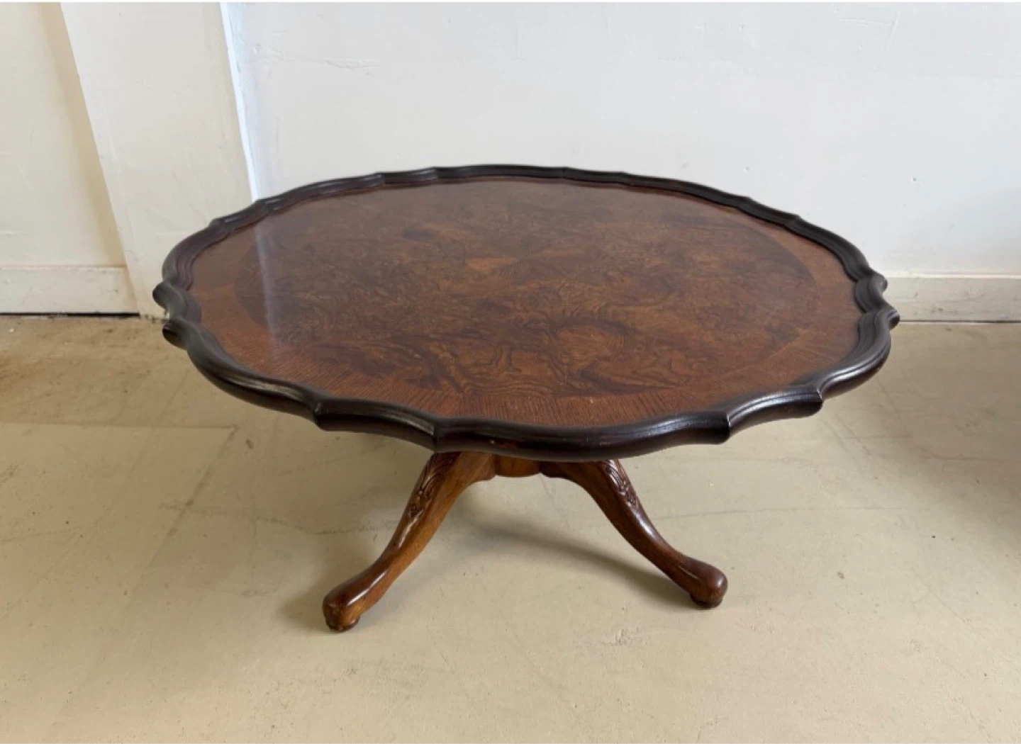 Round Scalloped Edge Coffee Table - photo 2