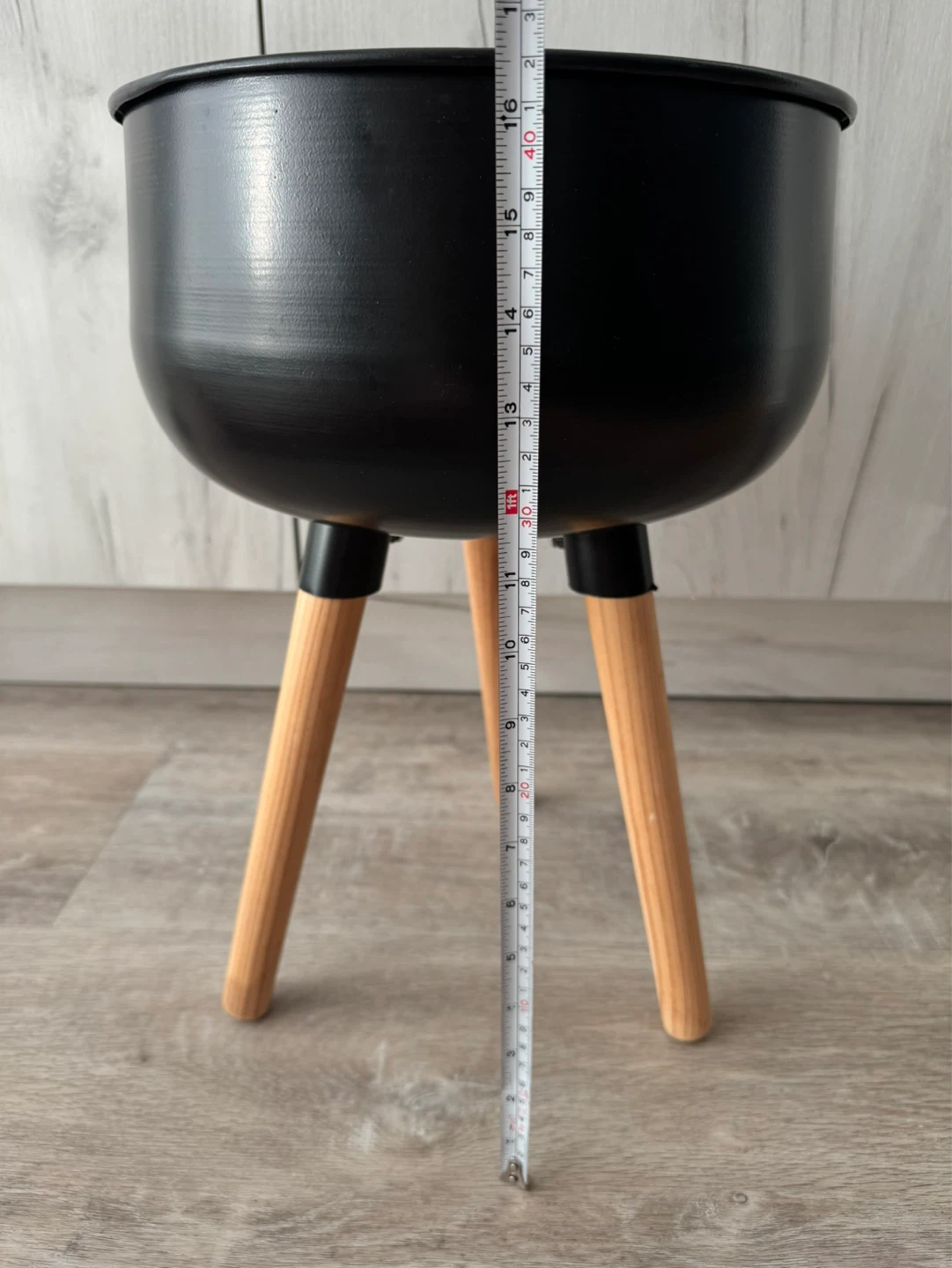 Black metal planter with wooden legs - photo 4