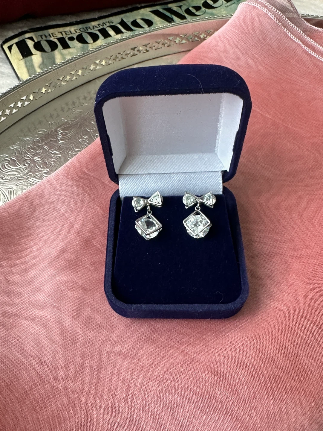 Sparkly Bow & Square Drop Earrings silver tone