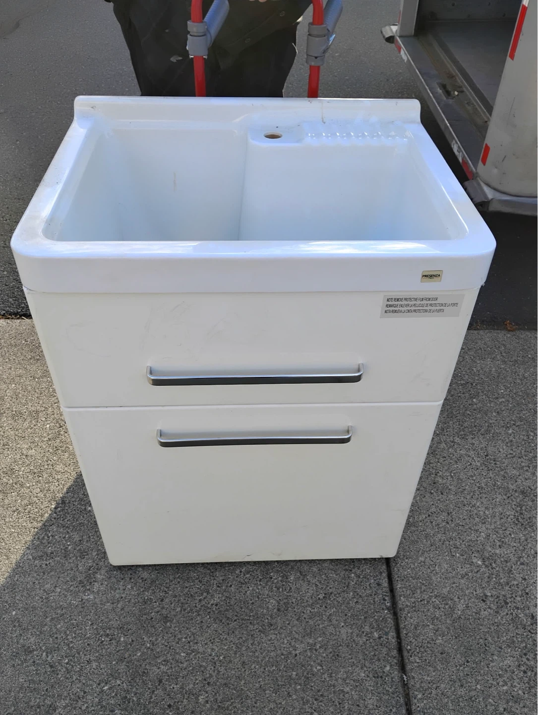 Presenza White Utility Sink