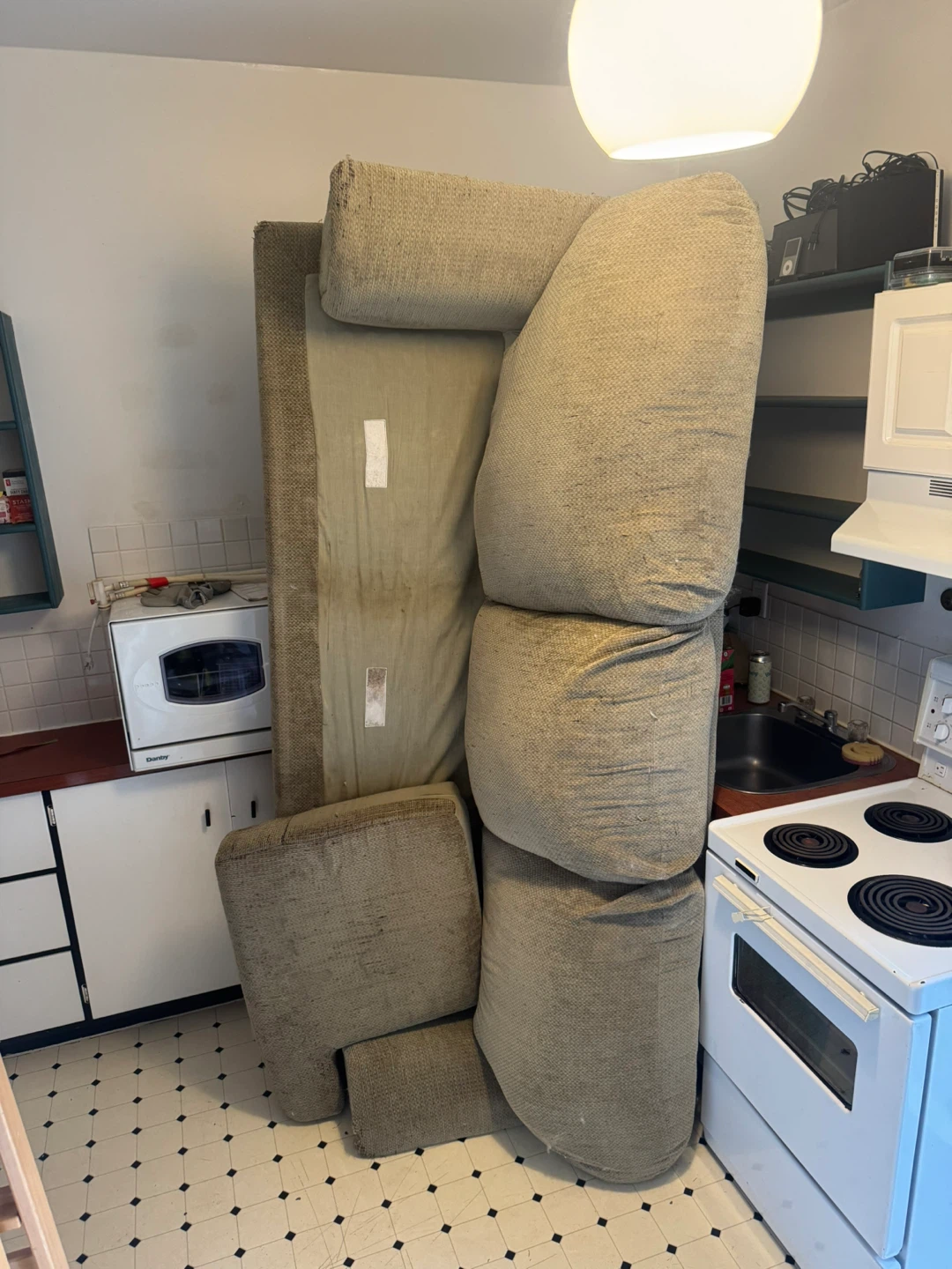 FREE! Moss-Green Couch! Very comfy, won’t fit in new apartment - photo 2