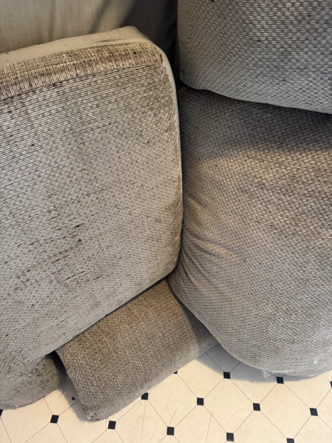 FREE! Moss-Green Couch! Very comfy, won’t fit in new apartment - photo 4