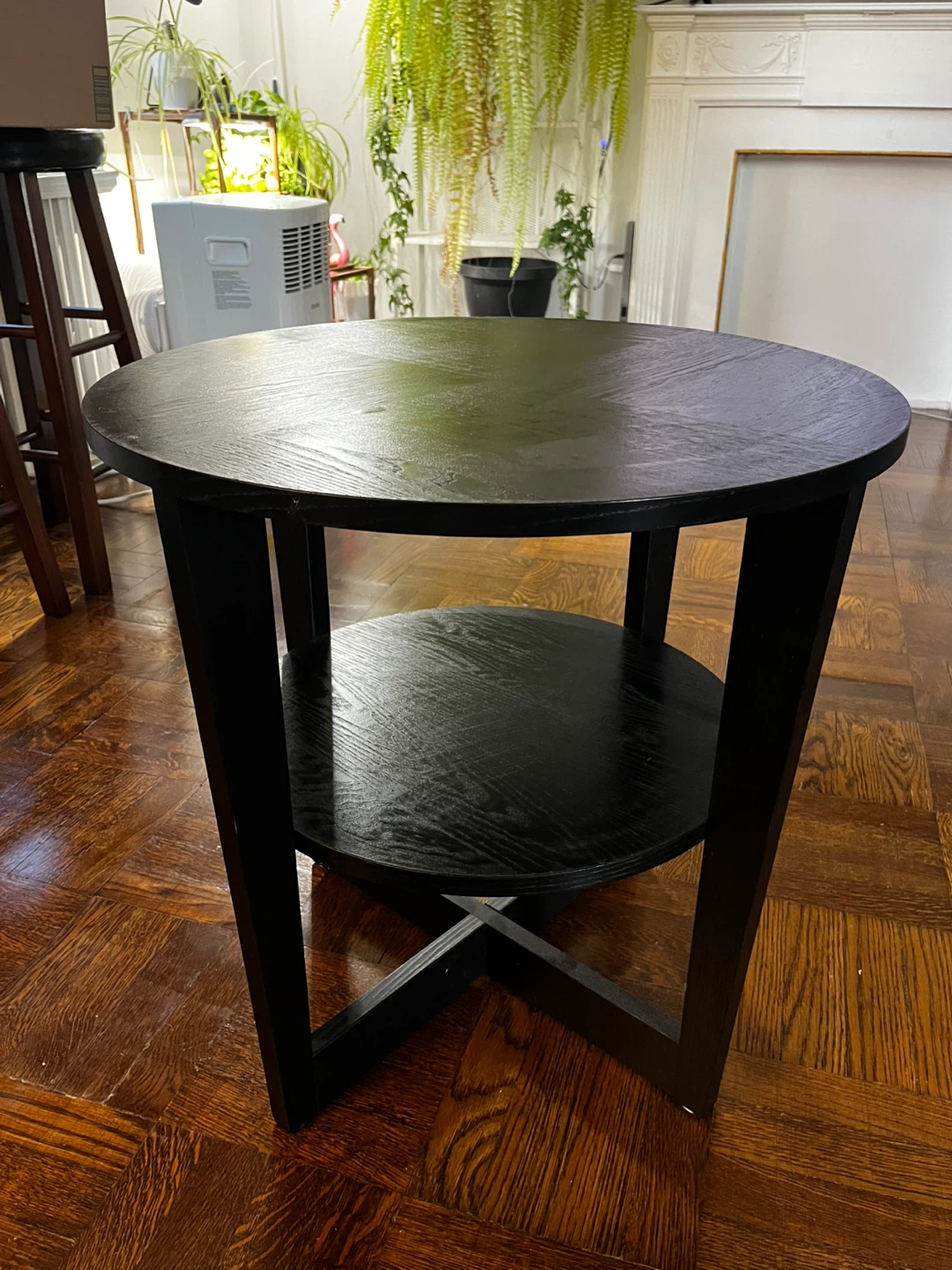 Black Round End Table (indoor & outdoor)