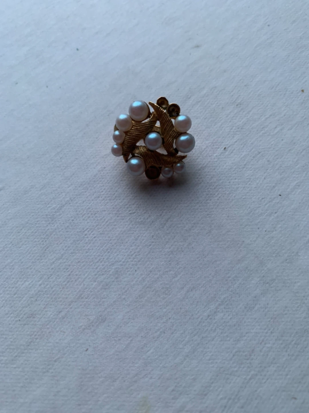 Vintage Pearl and Gold Tone Clip Earring