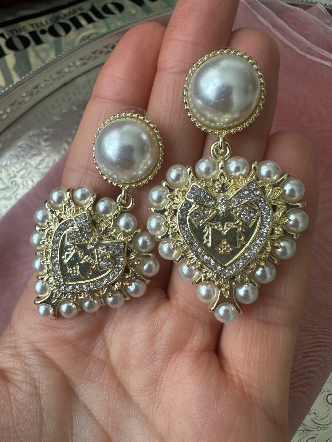 Gold tone Heart Pearl Dangle Earrings - photo 4