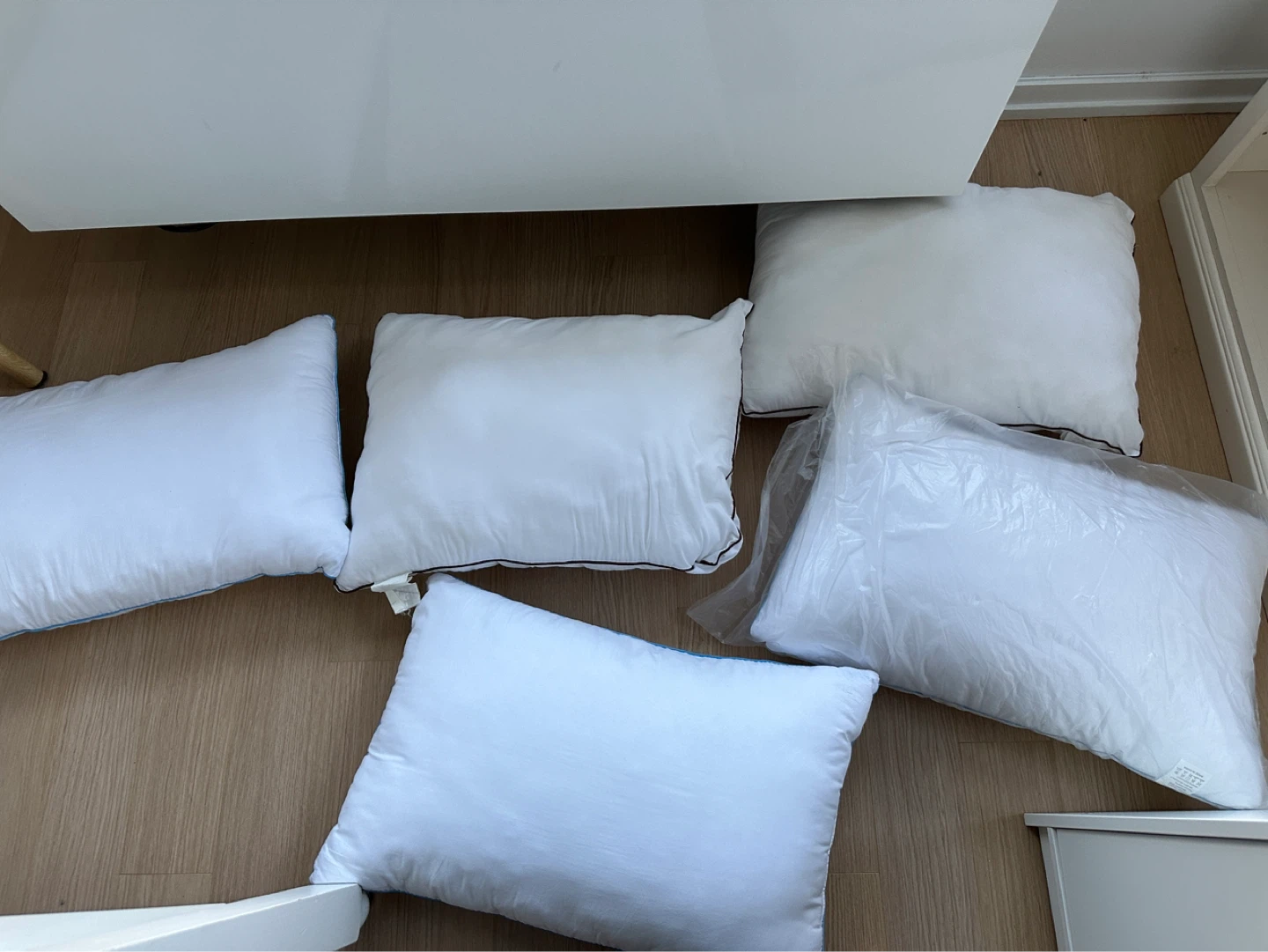 Set of 5 White Decorative Pillows