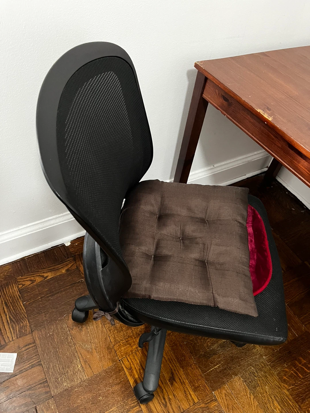 Black Office Chair with Tufted Seat Cushion - photo 3
