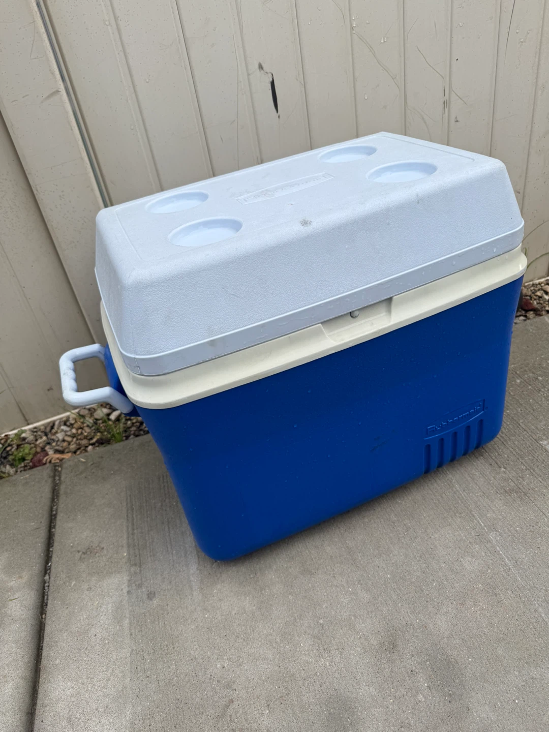 Rubbermaid Cooler - photo 2