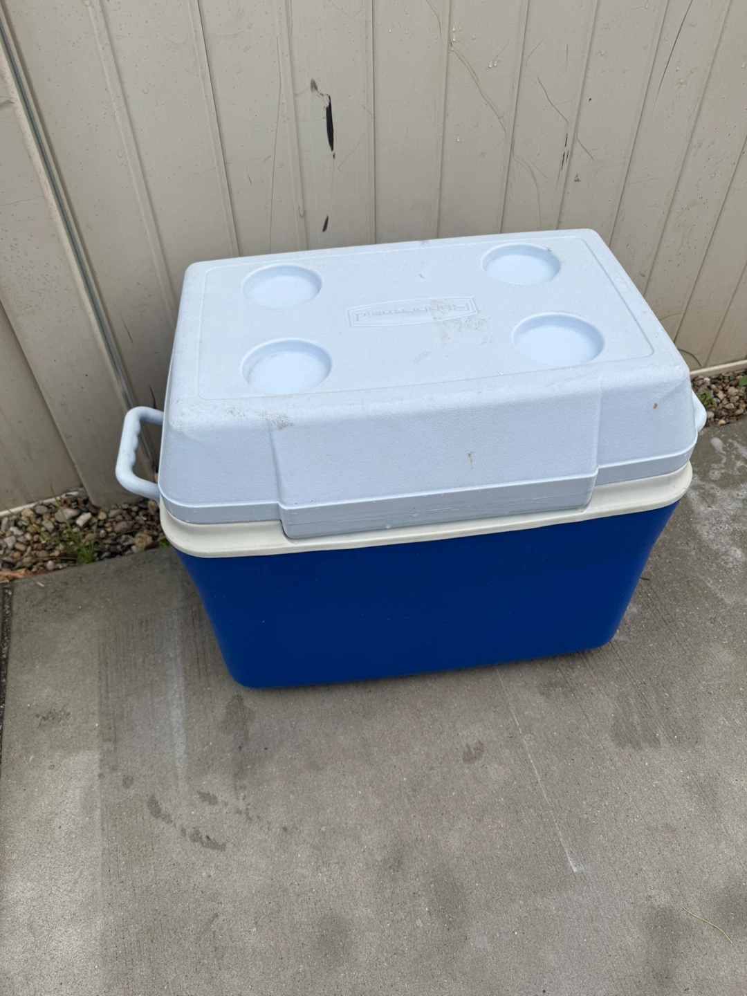 Rubbermaid Cooler - photo 4