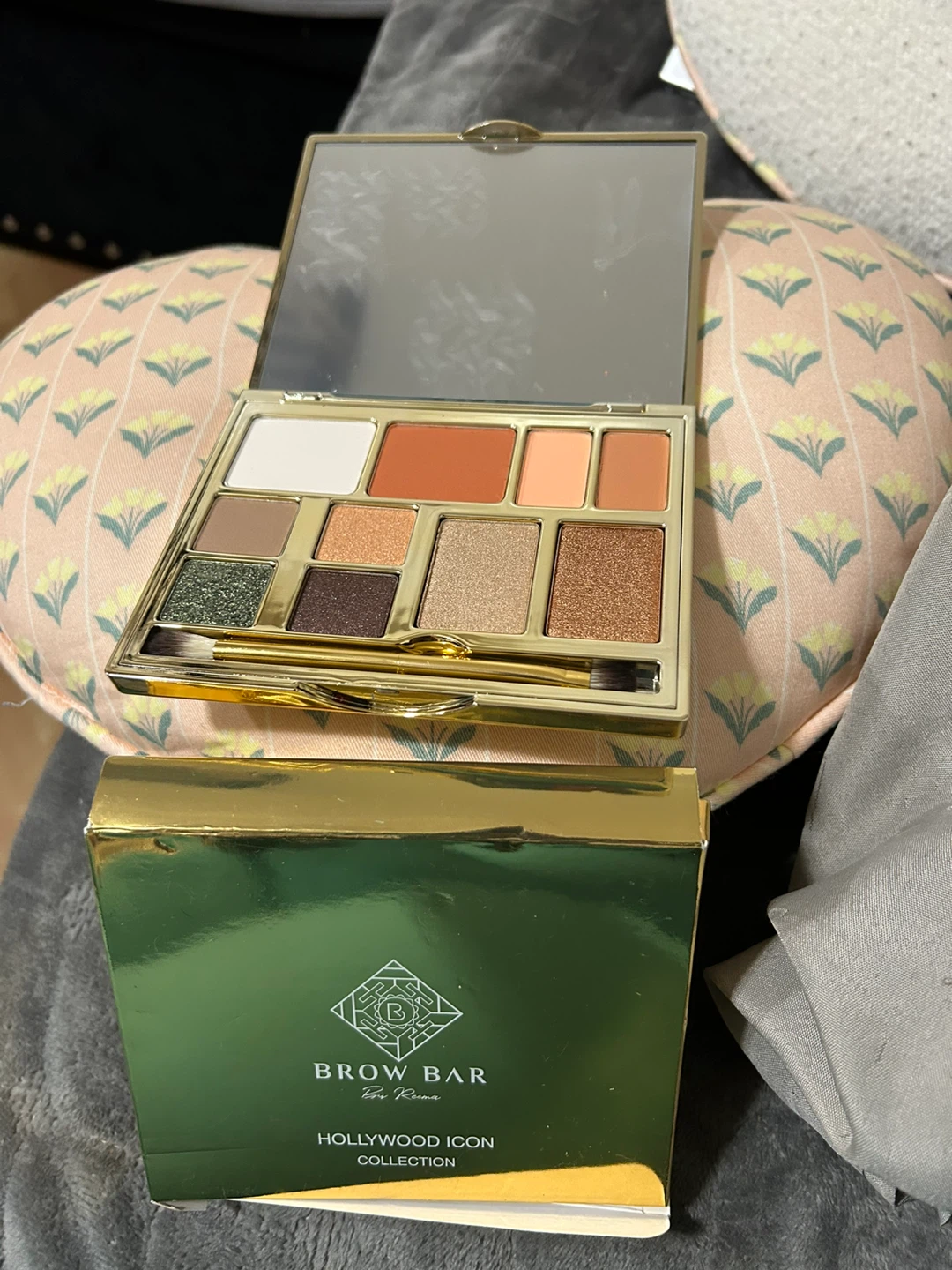 Multiple Size, Name and color of EyeShadow Palette