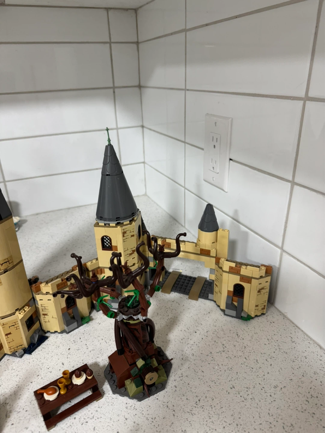 LEGO Harry Potter Hogwarts Castle Set - photo 3