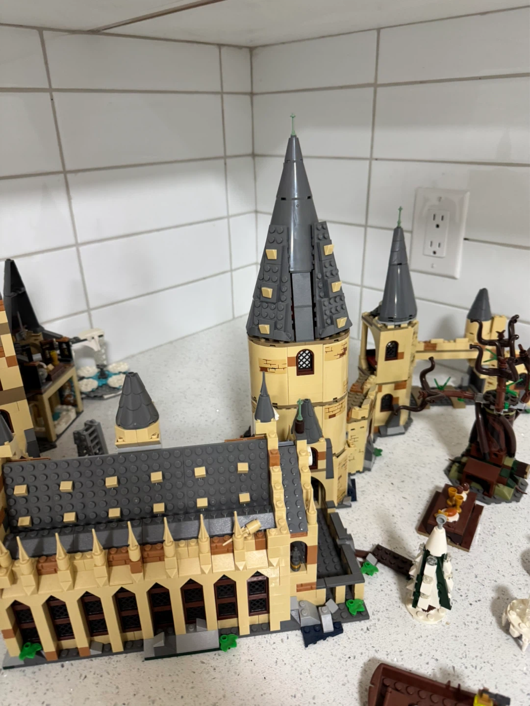 LEGO Harry Potter Hogwarts Castle Set - photo 4