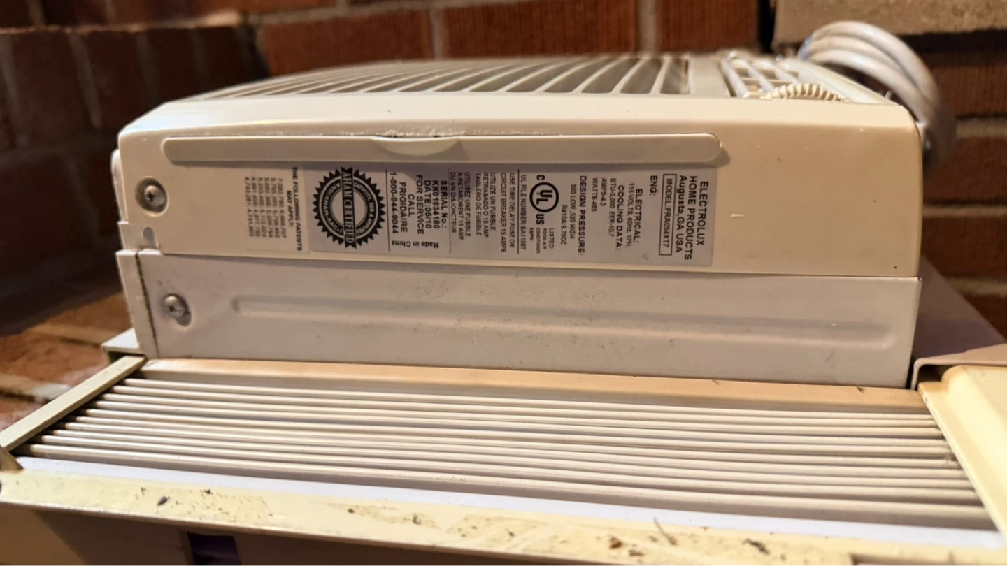 Frigidaire Window Air Conditioner - photo 2