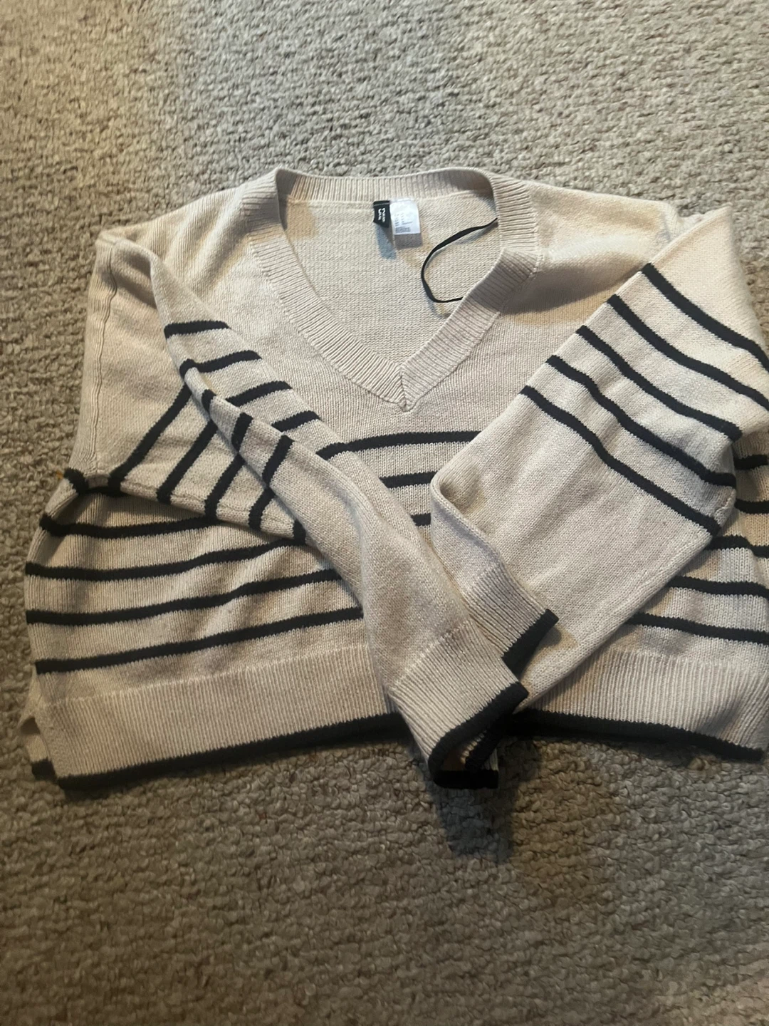 H&M Striped V-Neck Sweater - Size M - photo 3