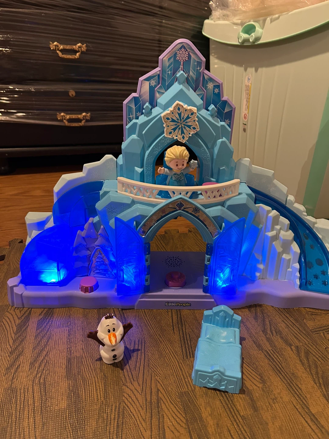 Fisher-Price Little People Disney Elsa's Ice Palace Playset