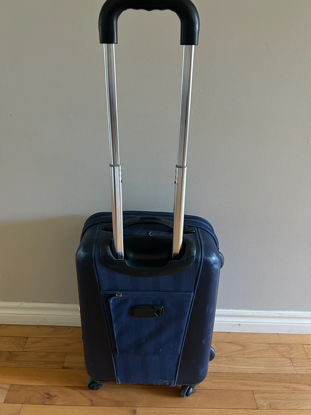HEYS 22” TALL EXPANDABLE SUITCASE (READ LISTING) - photo 2