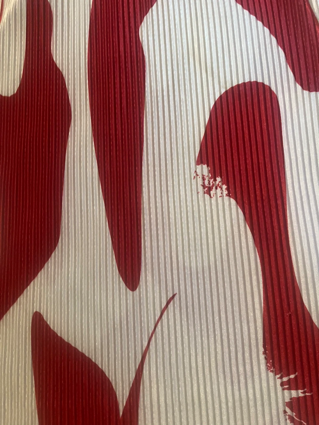 Pleated Skirt with Red and White Abstract Print - photo 3