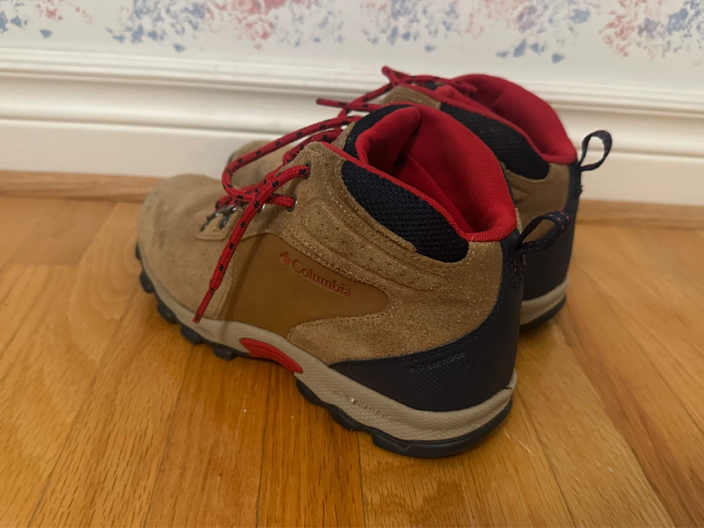 Columbia Hiking Boots - Size 6 US - photo 2