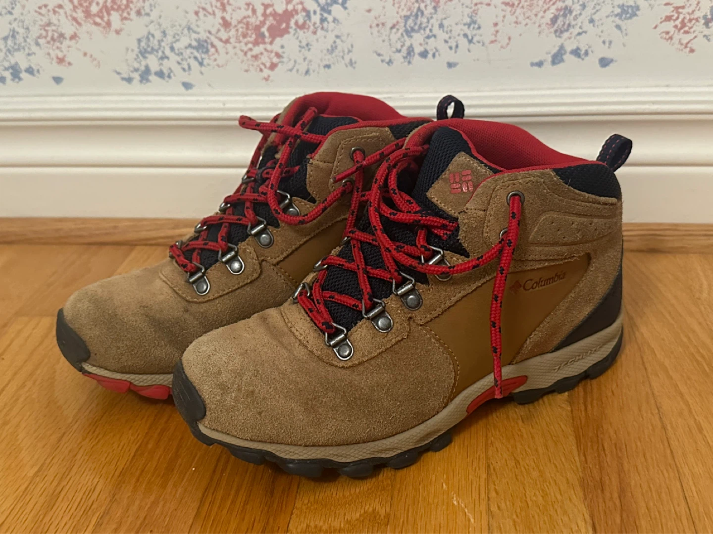 Columbia Hiking Boots - Size 6 US