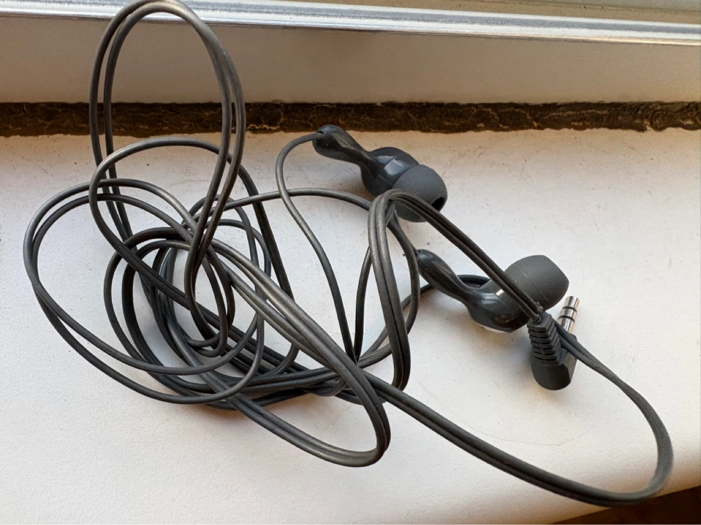 Black wired earbuds