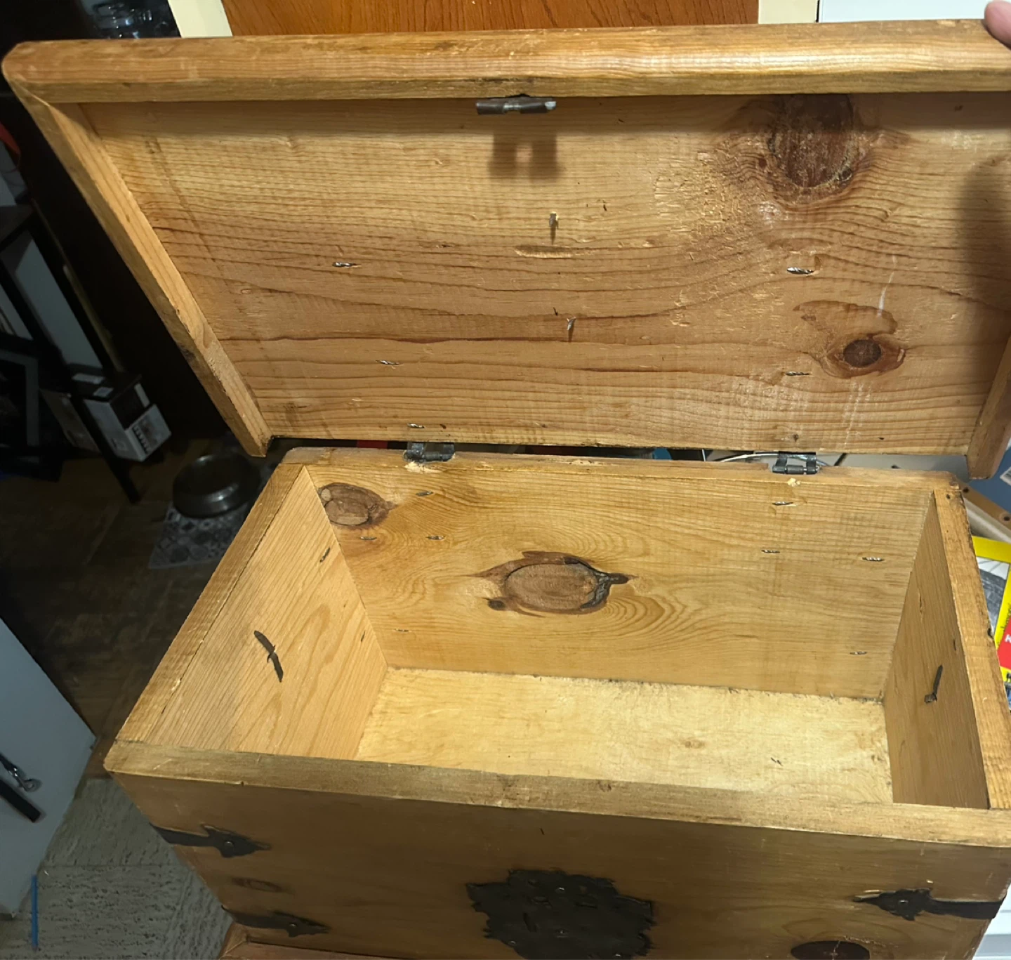 Small rustic trunk - photo 4