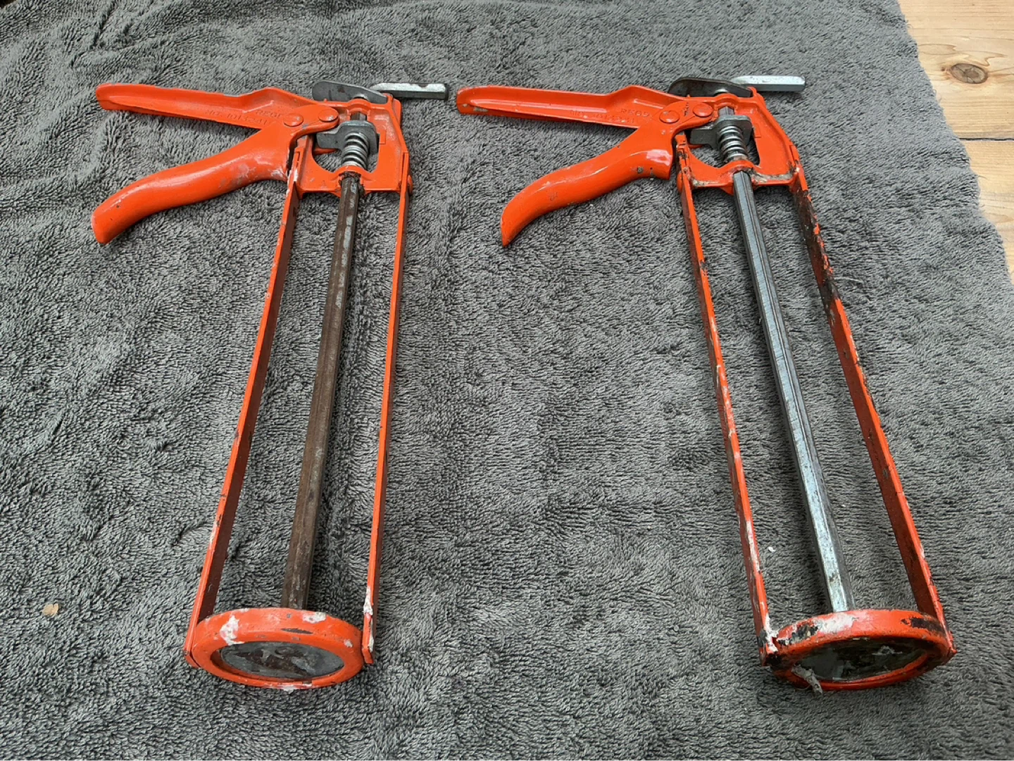 2 Vintage Orange Caulking Guns ! - photo 5