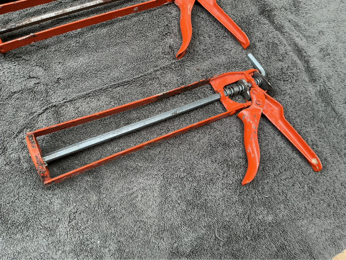 2 Vintage Orange Caulking Guns ! - photo 3