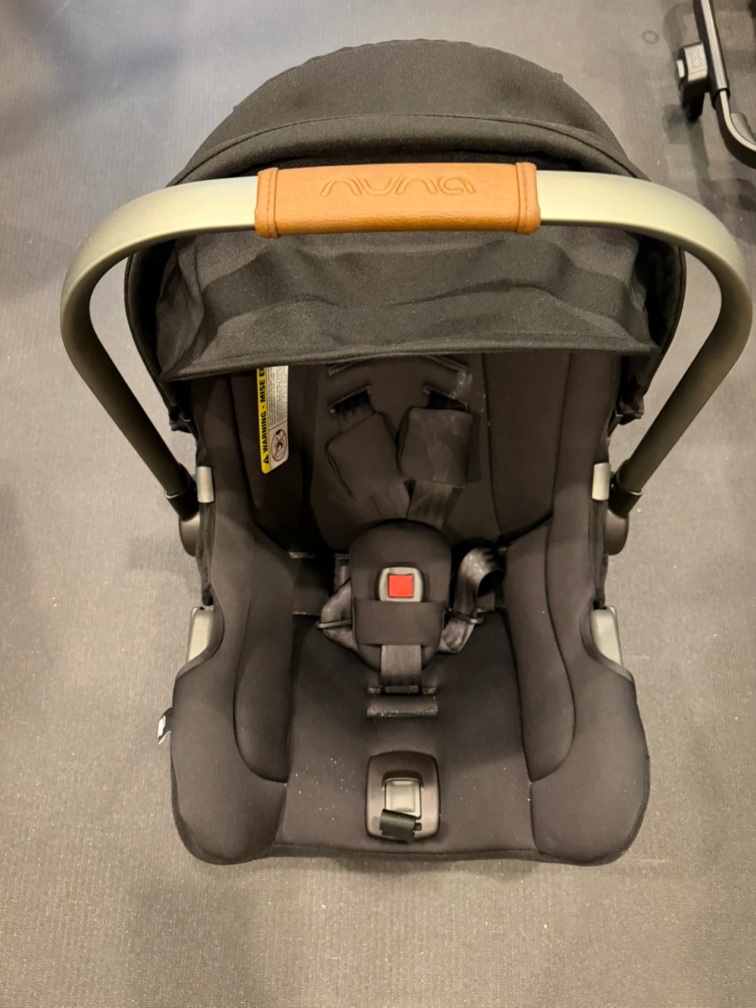 Nuna Pipa Car seat + Base