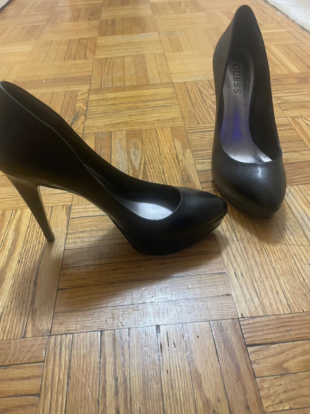 Elegant GUESS Black High Heels 6M
