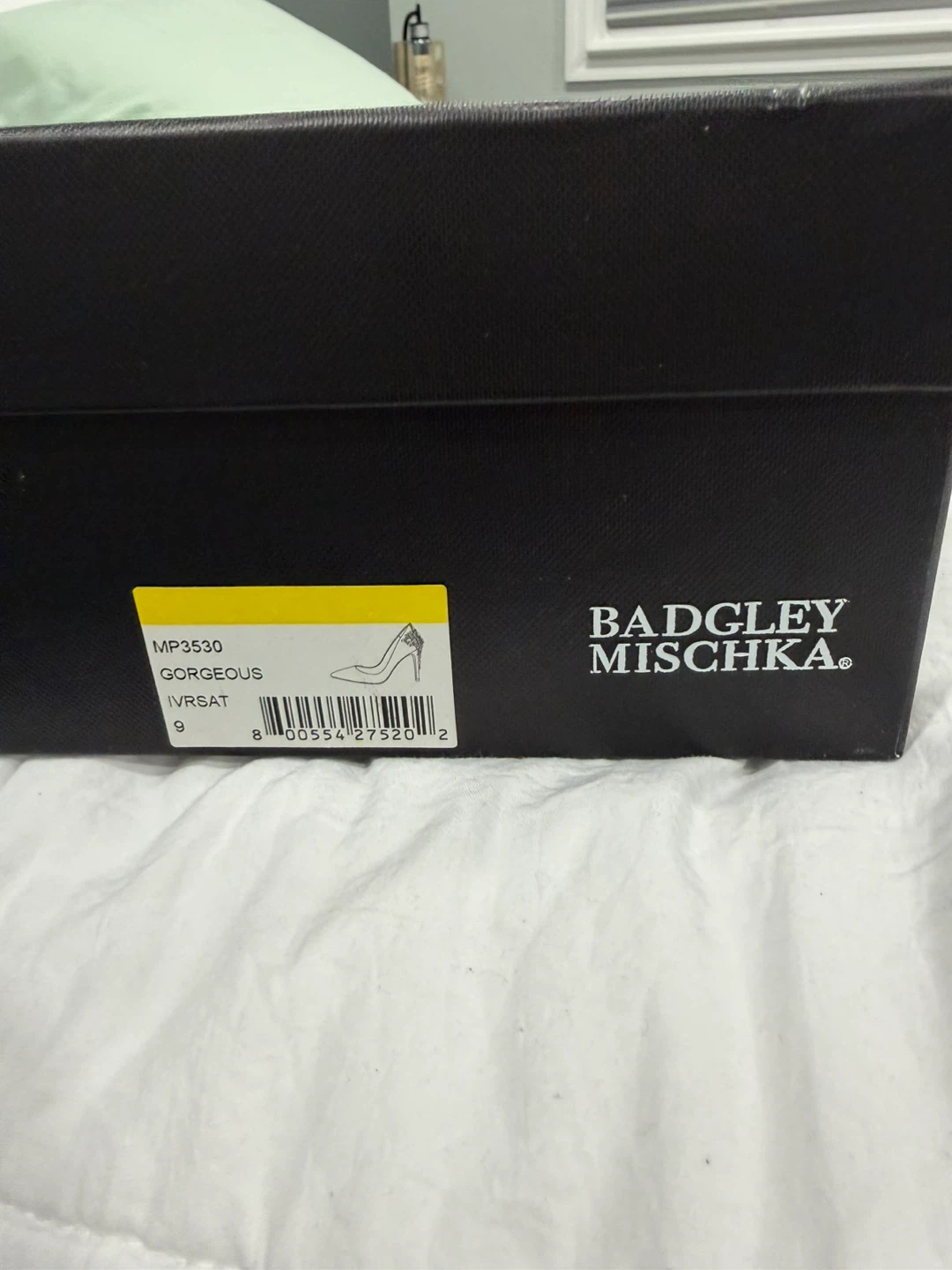 Badgley Mischka Gorgeous Heels Size 9 (Ivory Satin)