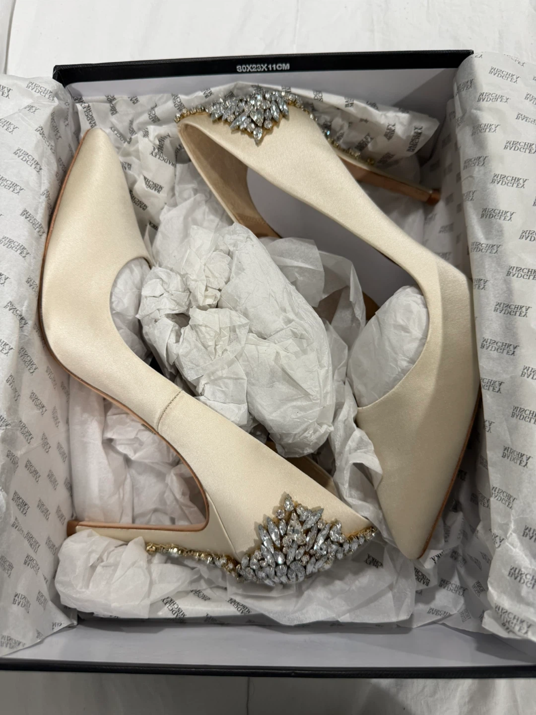 Badgley Mischka Gorgeous Heels Size 9 (Ivory Satin) - photo 4
