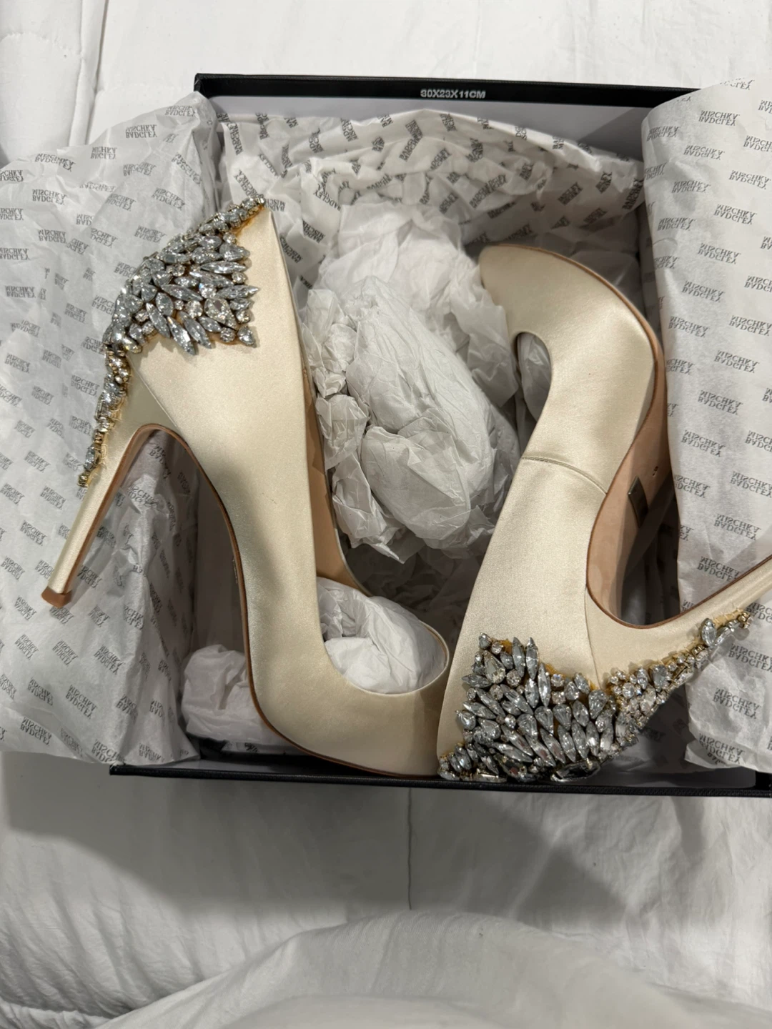 Badgley Mischka Gorgeous Heels Size 9 (Ivory Satin) - photo 5