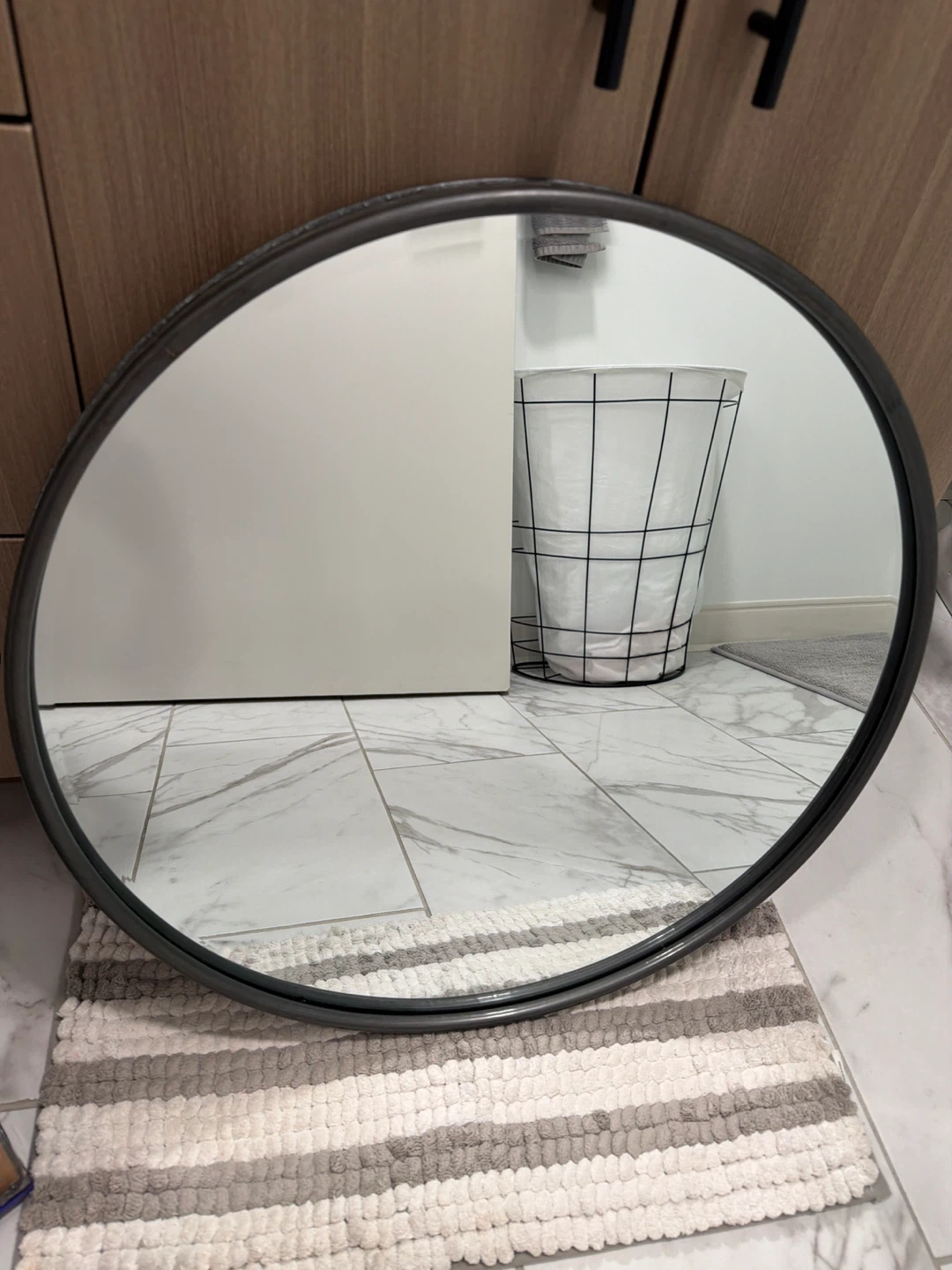 Round Wall Mirror with Dark Frame - photo 5