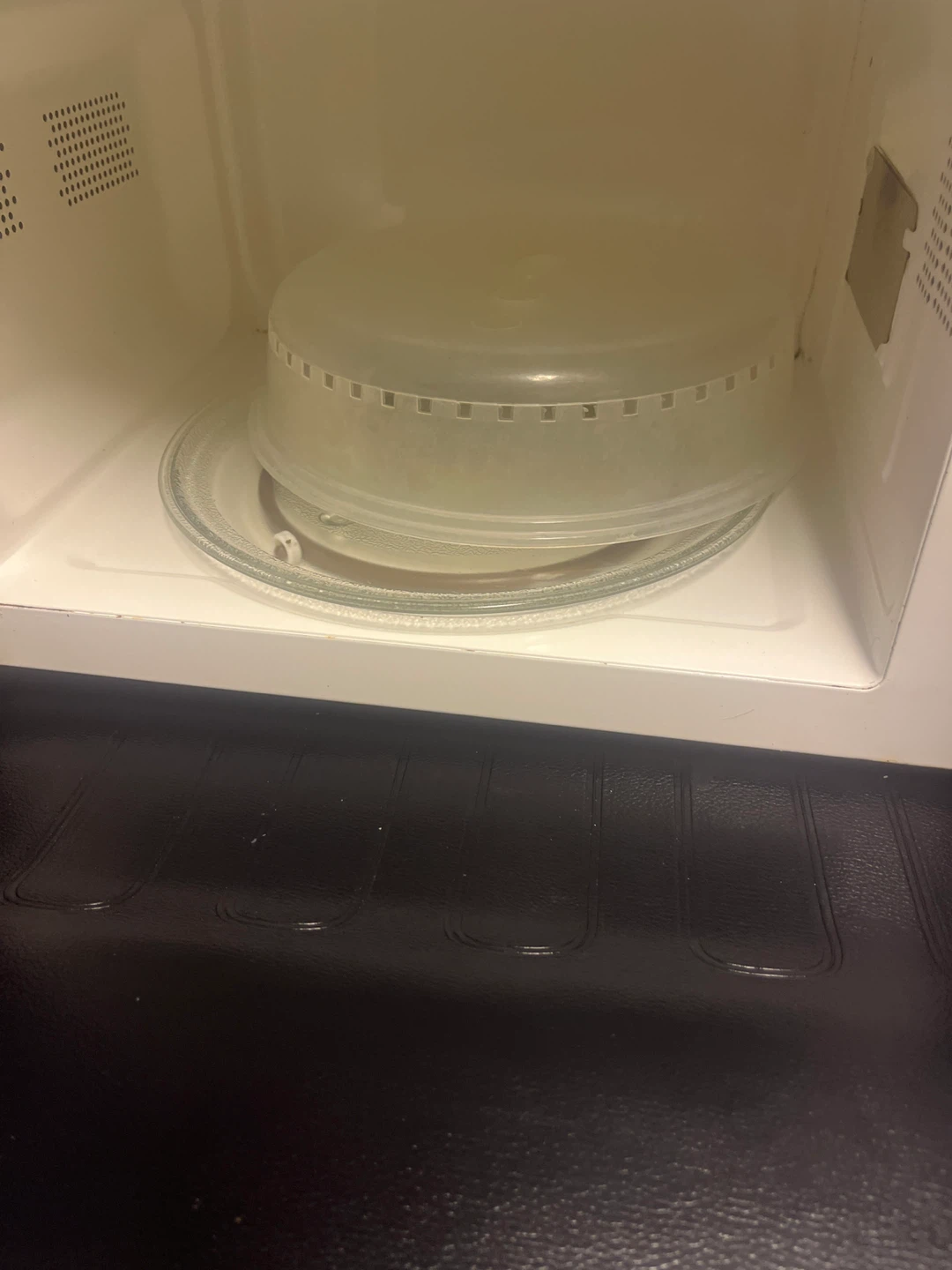 Magic Chef Microwave Oven - photo 2