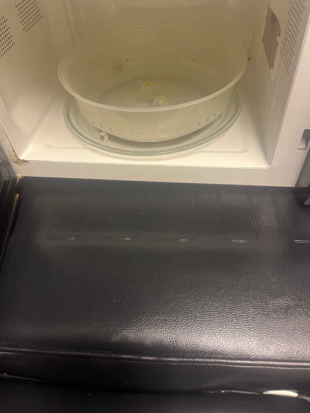 Magic Chef Microwave Oven - photo 4