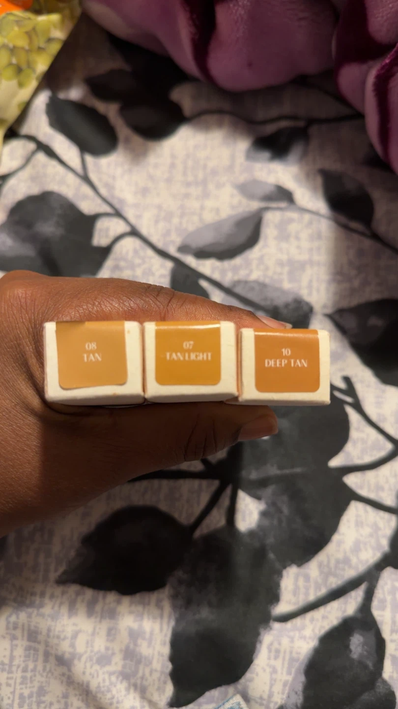 HUDA BEAUTY Concealer and foundation - photo 5