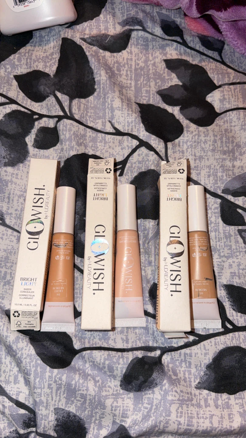 HUDA BEAUTY Concealer and foundation