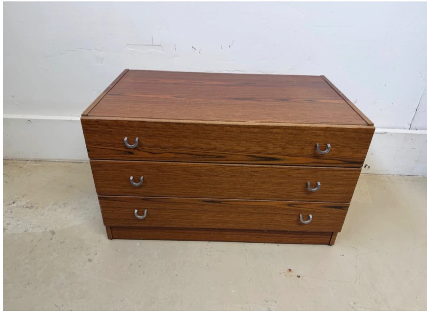 Wooden 3-Drawer Dresser - photo 2