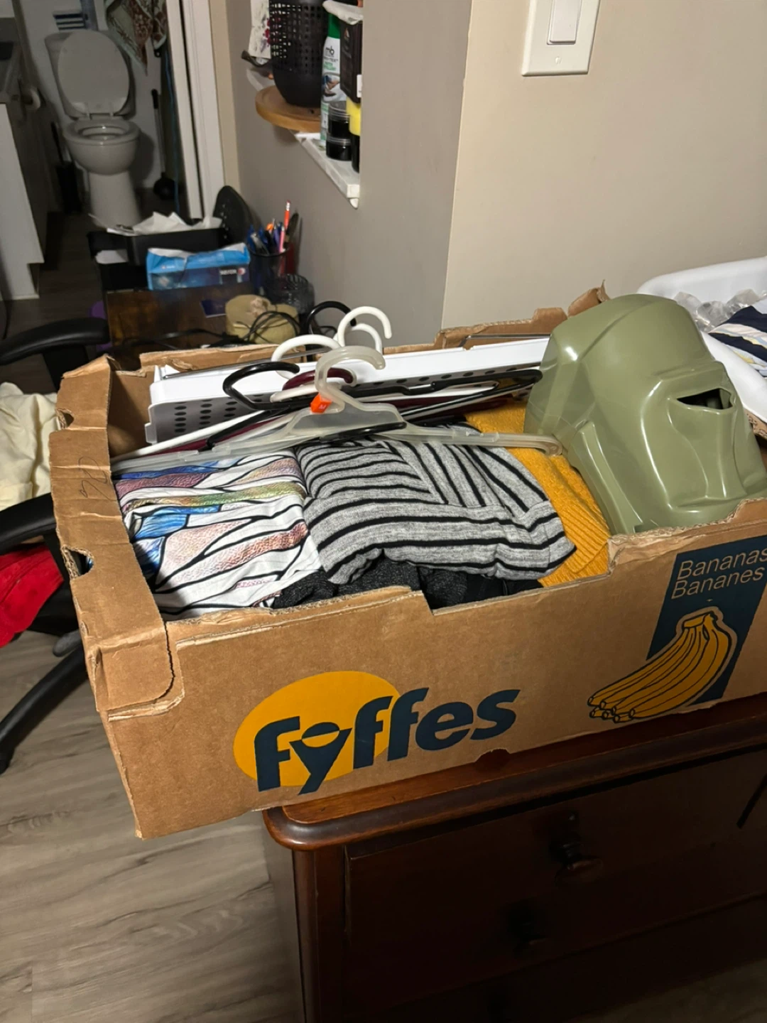 Box of assorted clothing items - photo 2