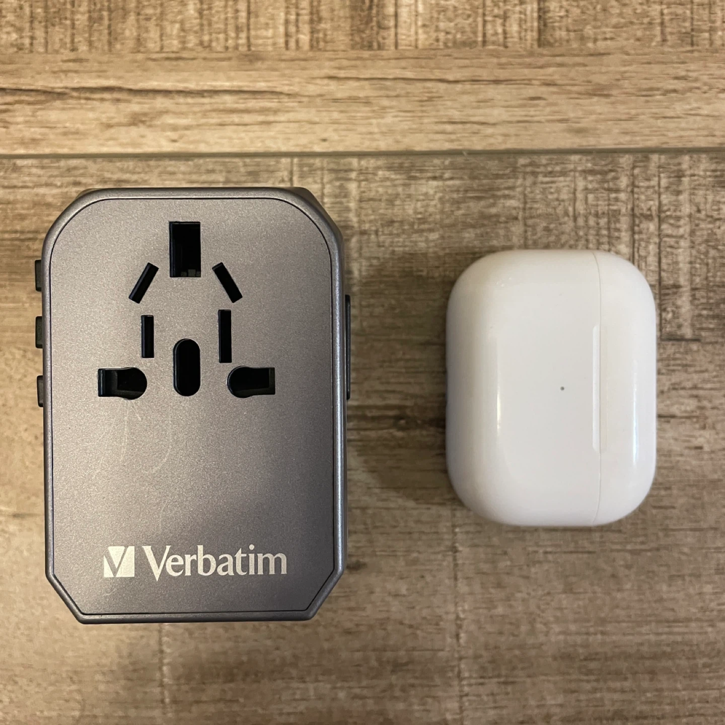 Verbatim 5 Ports Universal World Travel Adapter Type-C + 4 USB - photo 4