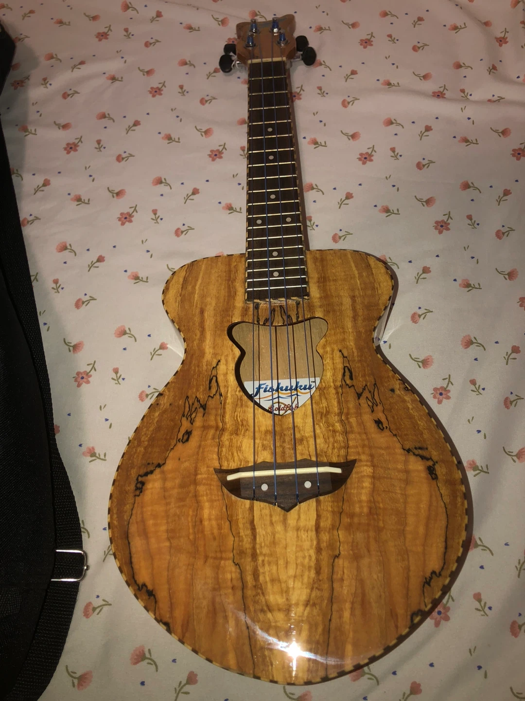 Fishuku Concert Ukulele with Accessories - photo 2