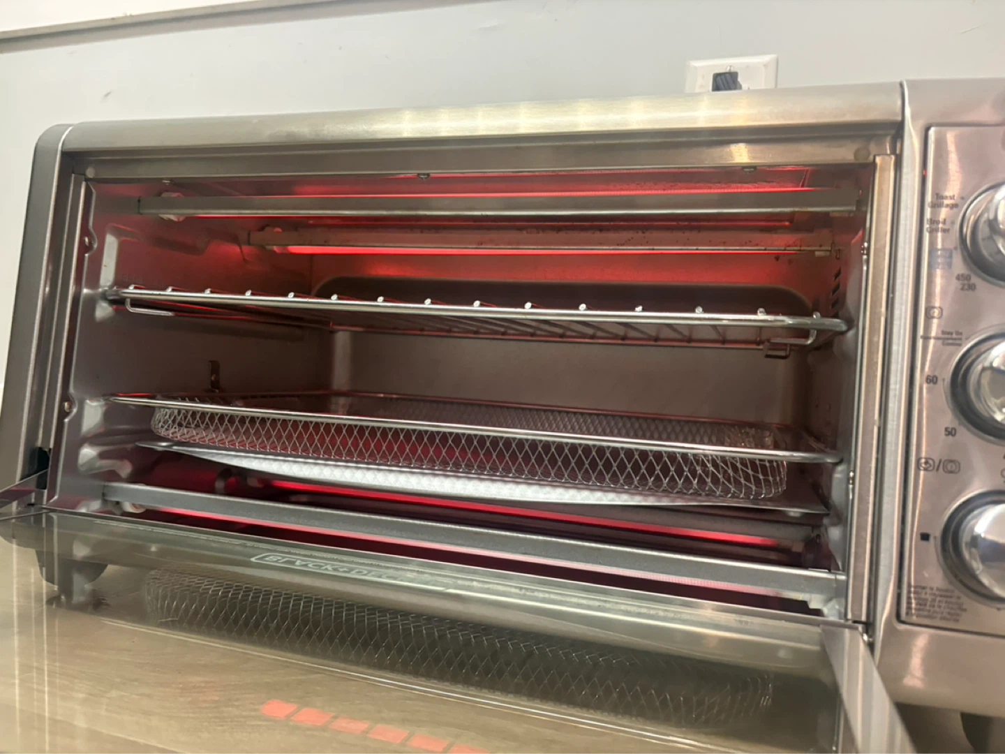 Black+Decker Toaster Oven with Air Fryer - photo 5